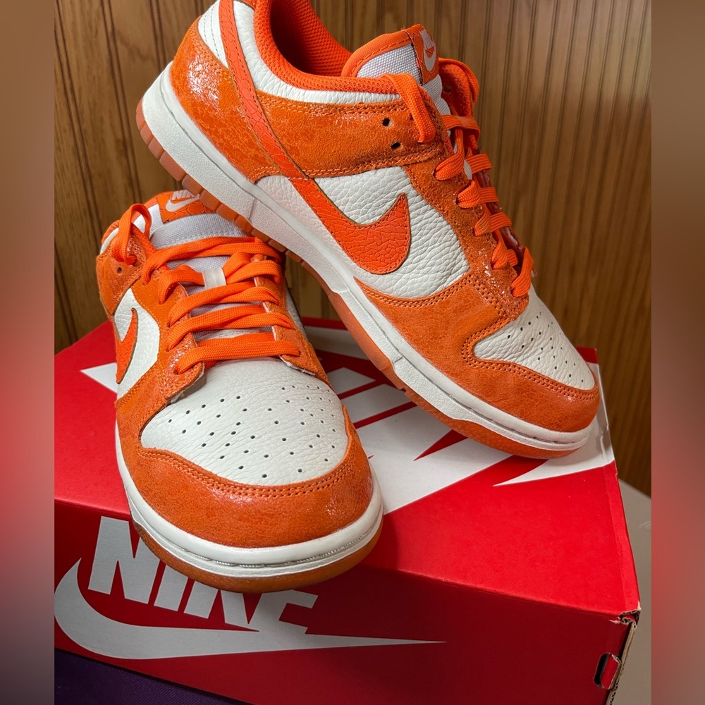 Nike Dunk Low
Cracked Orange (Women's)